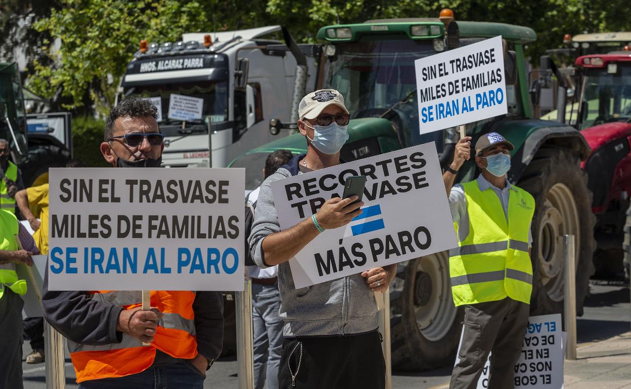 Protesta de agricultores en defensa del Trasvase.