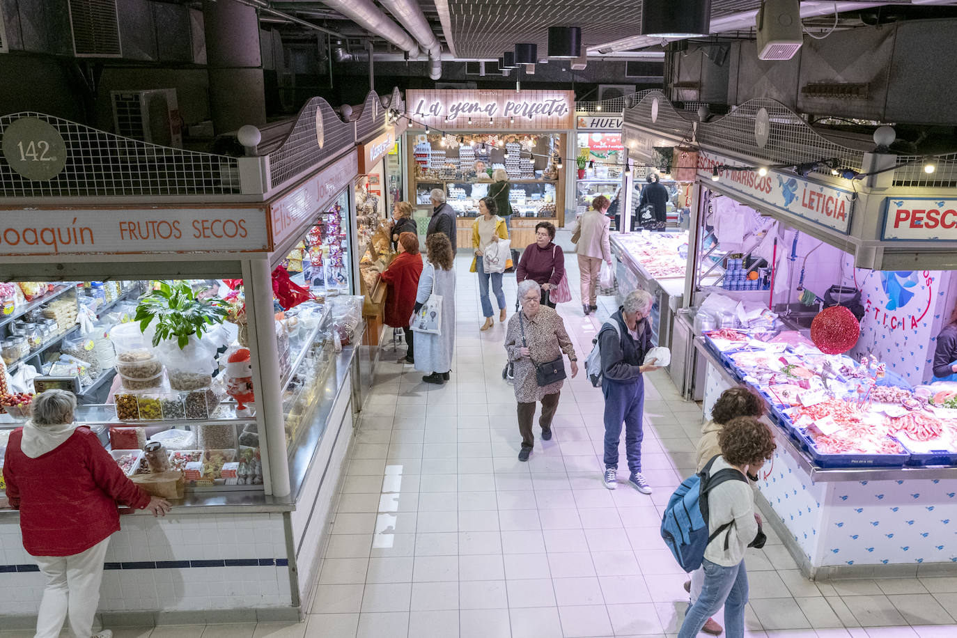 Fotos: El Mercado Central de Alicante se viste de Navidad