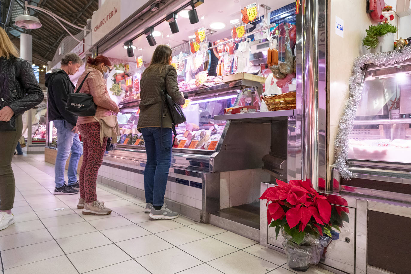 Fotos: El Mercado Central de Alicante se viste de Navidad