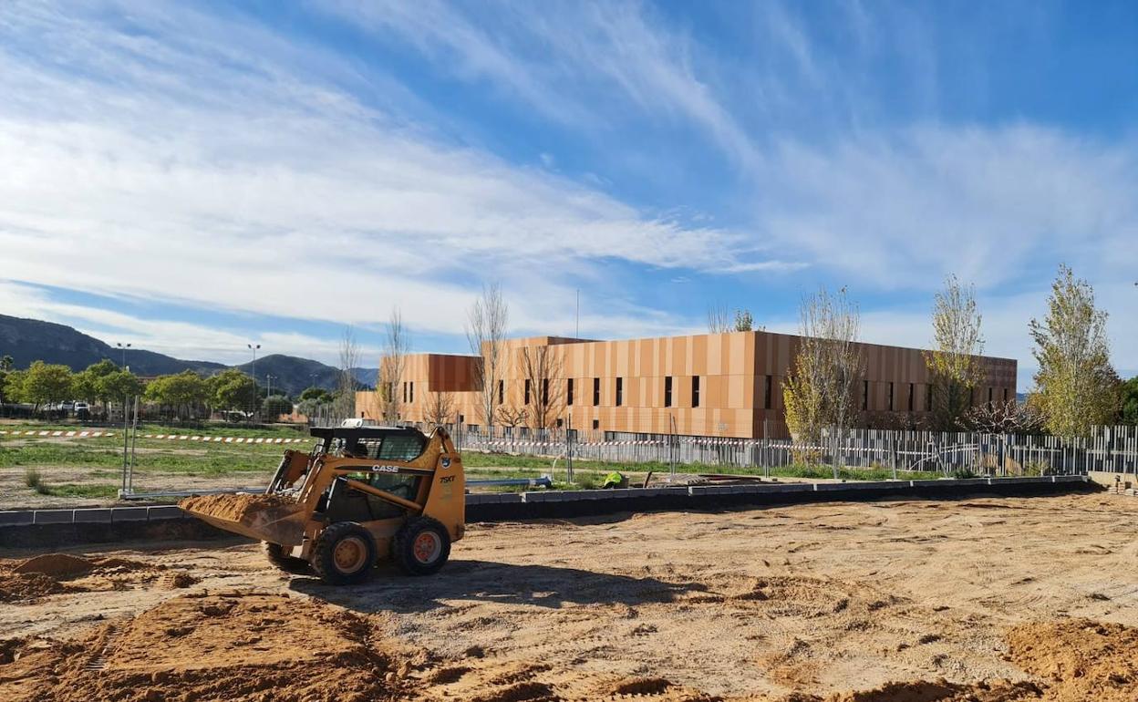 Primeros trabajos en el aparcamiento cerca del conservatorio.