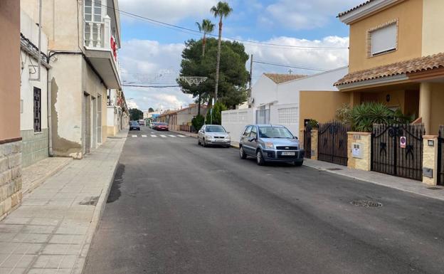 Una de las calles de la pedanía 'El Saladar' de Almoradí. 