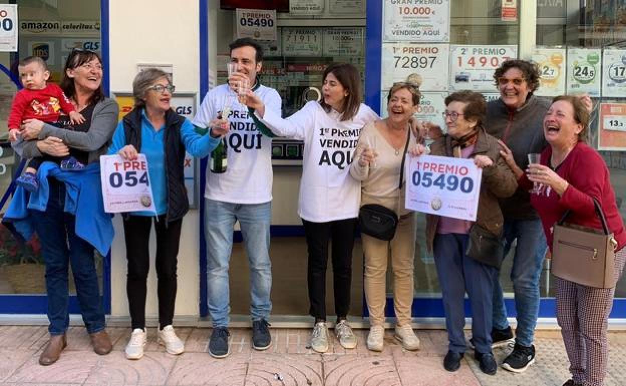 La felicidad ha estado presente en la administración de loteria de Xàbia. 