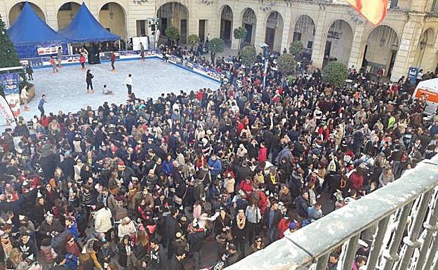 Cotillón Infantil de Nochevieja en la Plaza del Ayuntamiento en 2016. 