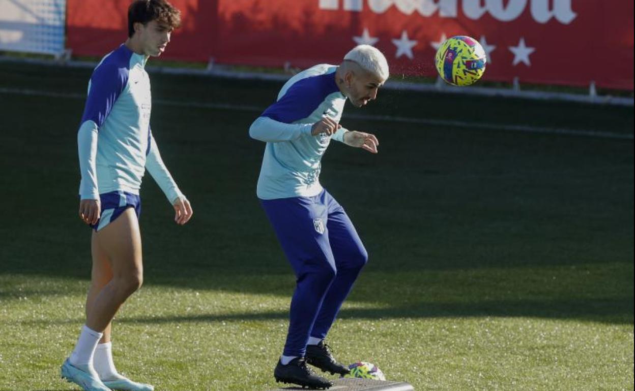 Joao Félix y Correa, esta mañana en el entrenamiento del Atlético 
