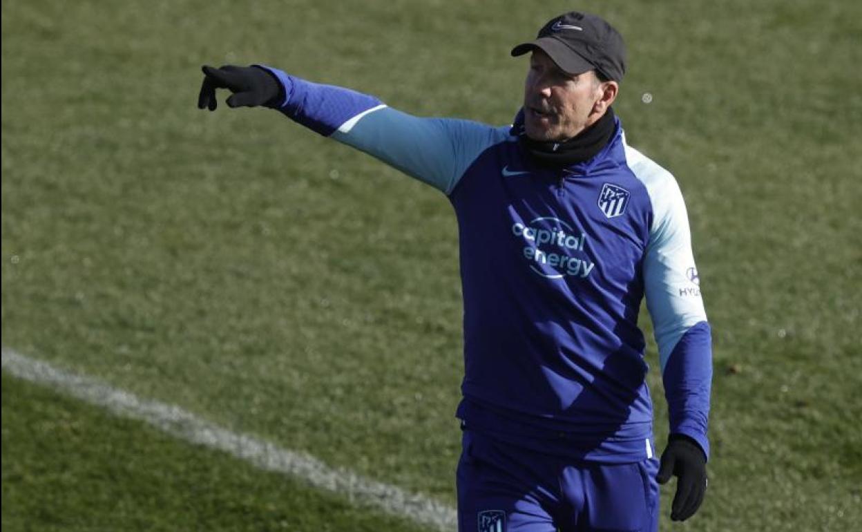 Simeone, en el entrenamiento de esta mañana con el Atlético de Madrid 