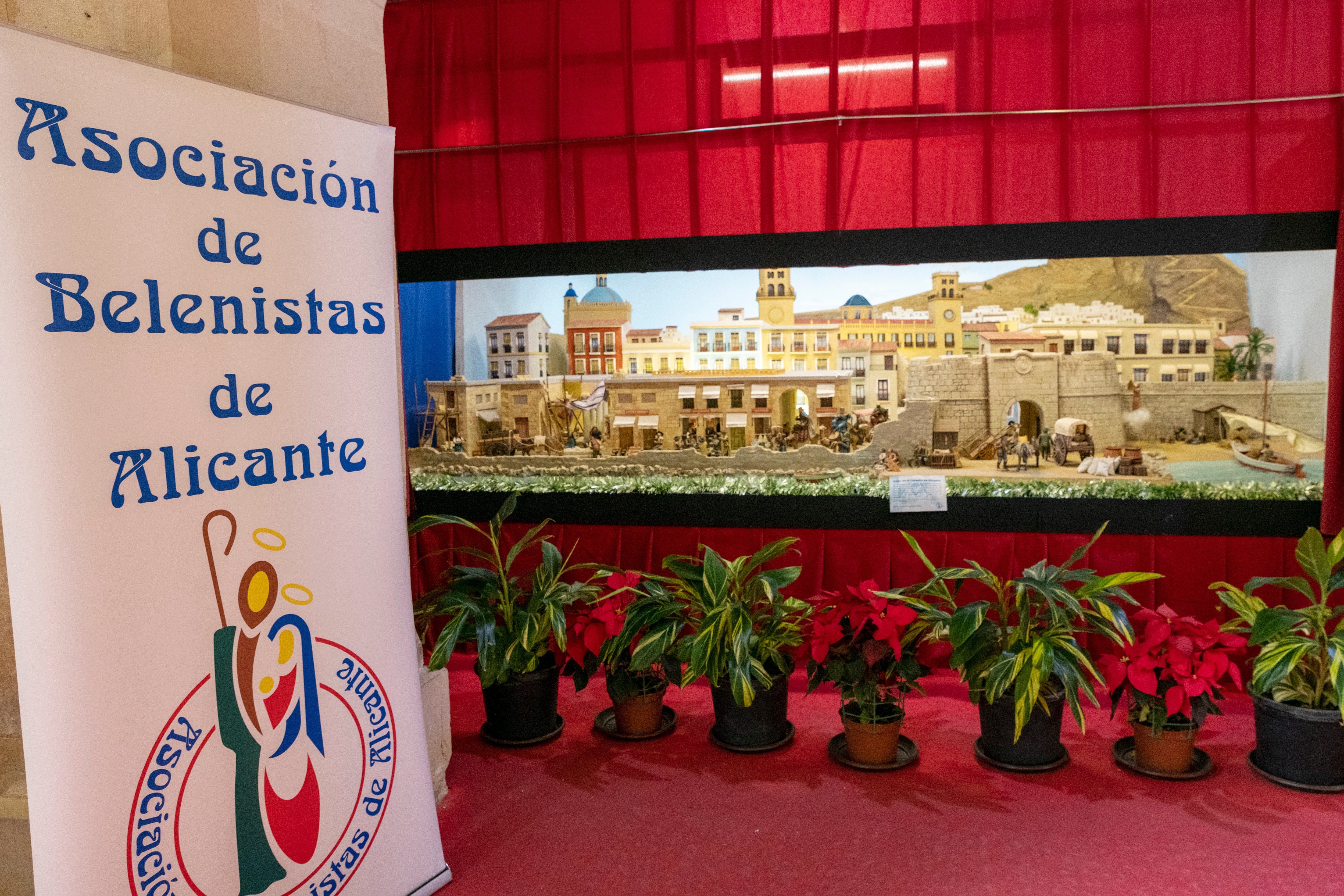 Fotos: Así el belén que muestra la Alicante histórica