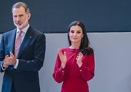 El rey Felipe VI y la reina Letizia en su visita a Casa Mediterráneo en Alicante.