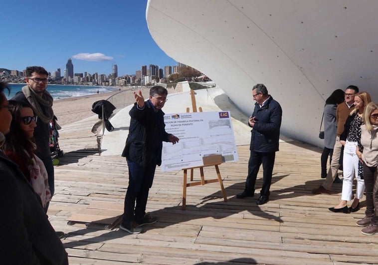 Benidorm sustituye la pasarela peatonal de la playa de Poniente ante la negativa del Consell y Gobierno