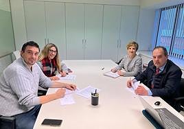 Firma del convenio entre sindicatos y patronal