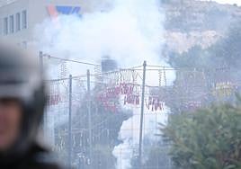 Disparo de la tercera mascletà de las Hogueras de Alicante.