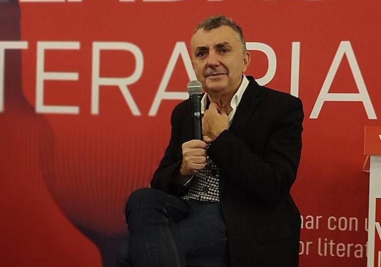 Manuel Vilas presenta su última novela en Alicante