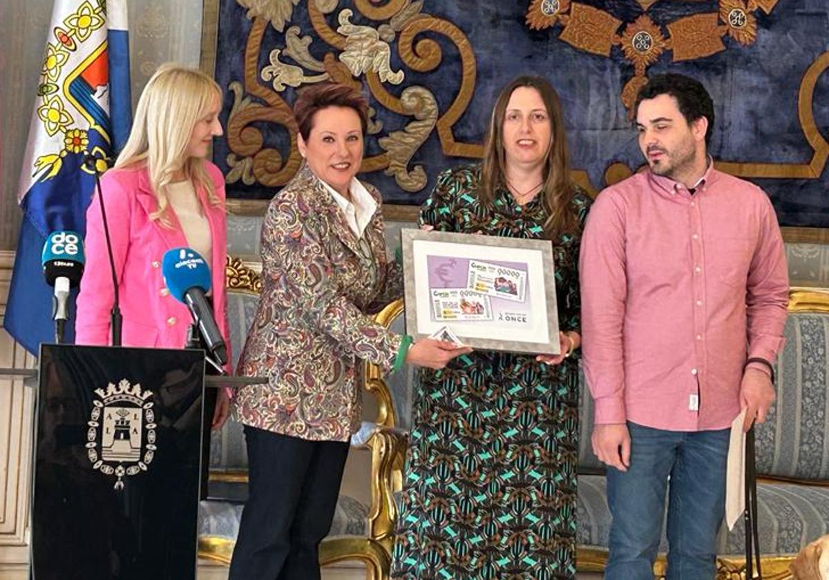 Presentación del cupón de la ONCE en el Ayuntamiento de Alicante.