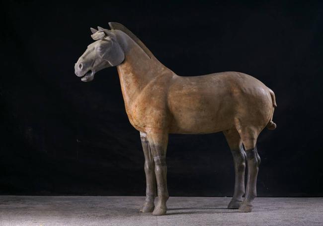 Figura original de un caballo de terracota que llegará a Alicante.