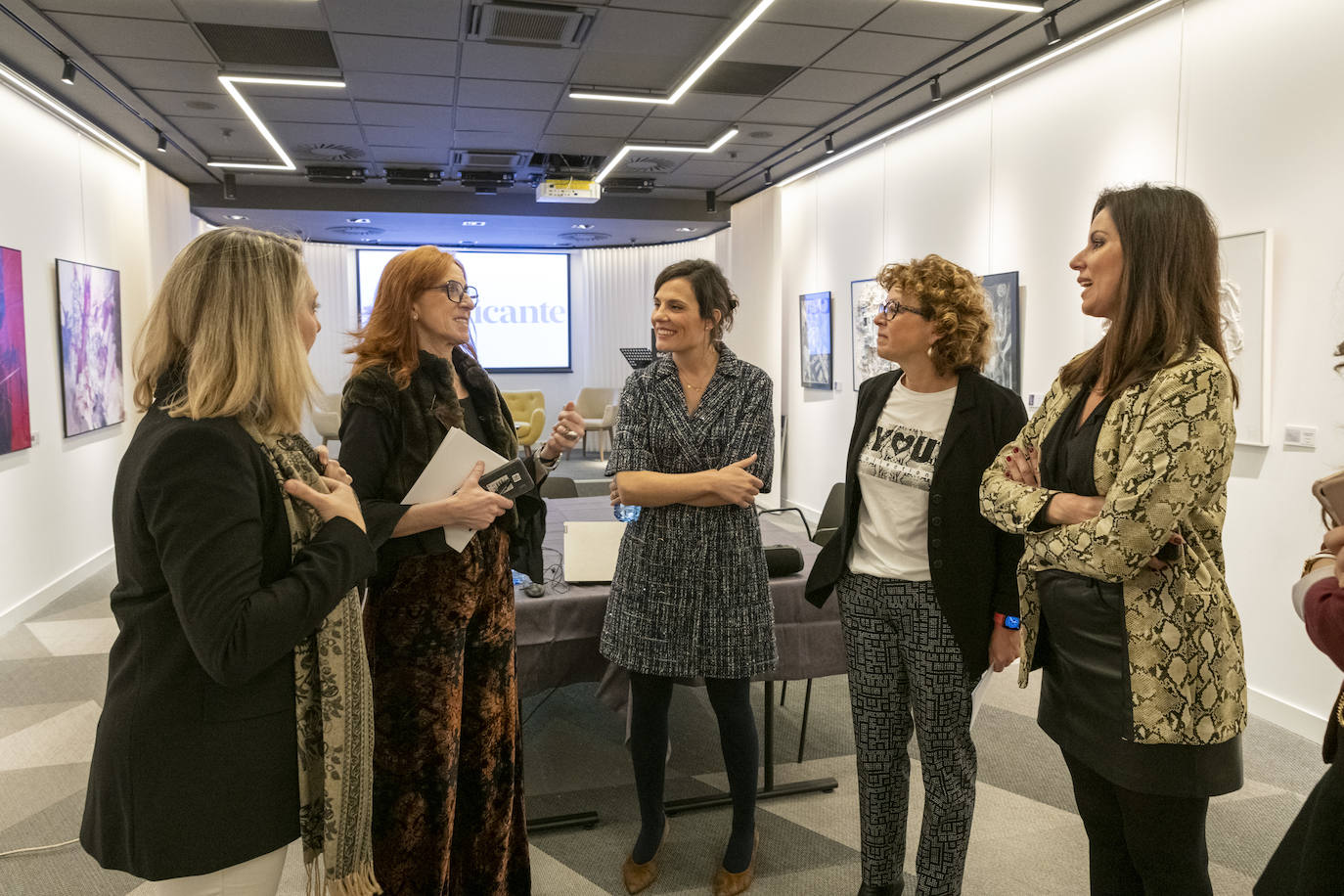 Las mujeres solo desempeñan un tercio de los puestos directivos en Alicante