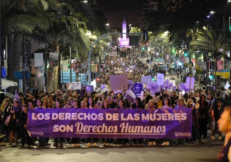 Alicante se echa a la calle el 8M pese a la polémica del 'sí es sí' y la ley 'trans'