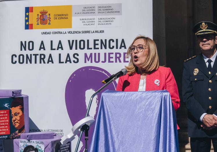 La subdelegada del Gobierno en Alicante, Araceli Poblador, en el acto por el 8M.