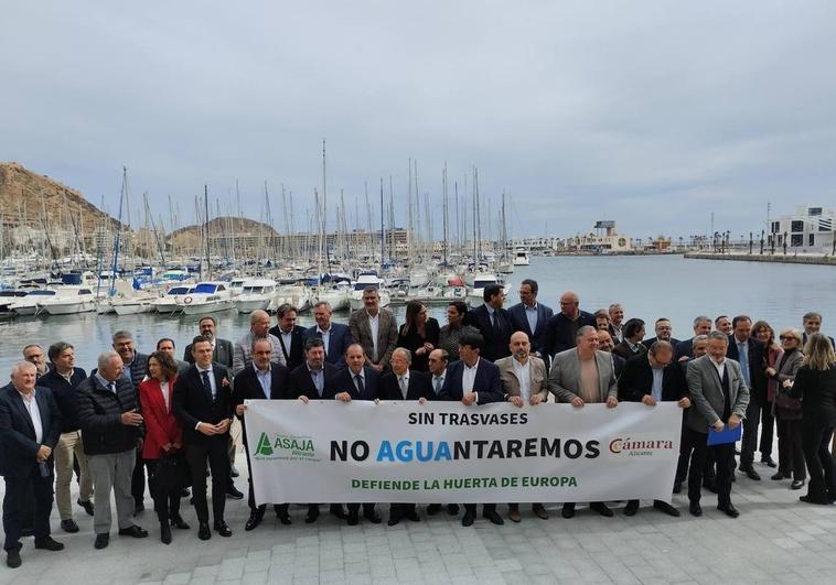 La provincia de Alicante exhibe su fuerza en defensa del Trasvase