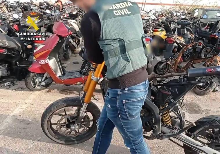 Cae una banda dedicada al robo de motos en Alicante que utilizaba a menores para su distribución