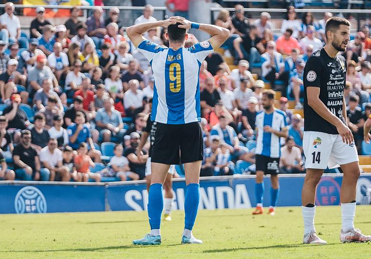 Harper lamenta una ocasión fallada ante la Peña Deportiva en la primera vuelta