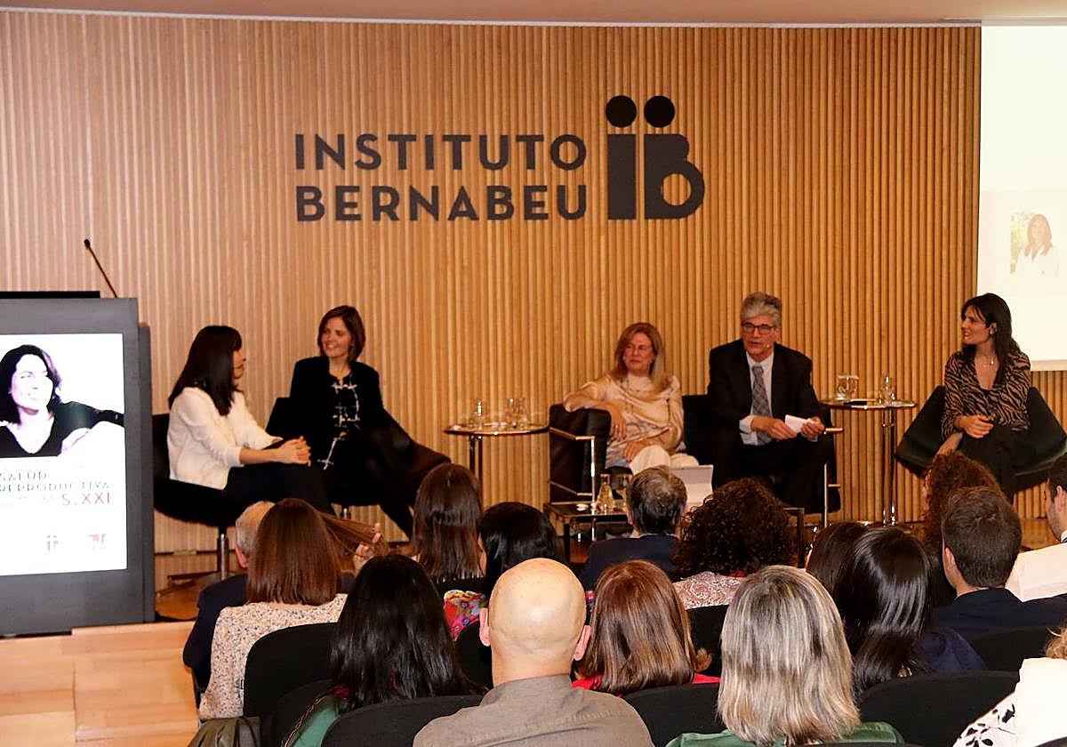 Mesa redonda sobre reproducción asistida