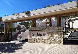 Entrada de la urbanización de Polop Hills
