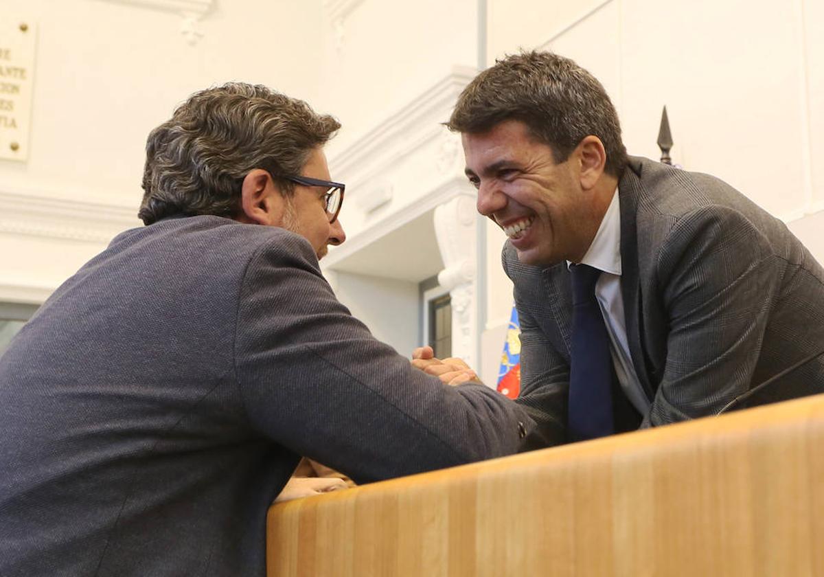 Javier Gutiérrez y Carlos Mazón, durante un Pleno, en imagen de archivo.