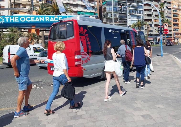 Alicante dobla la cifra de usuarios de la lanzadera al castillo tras ampliar su recorrido