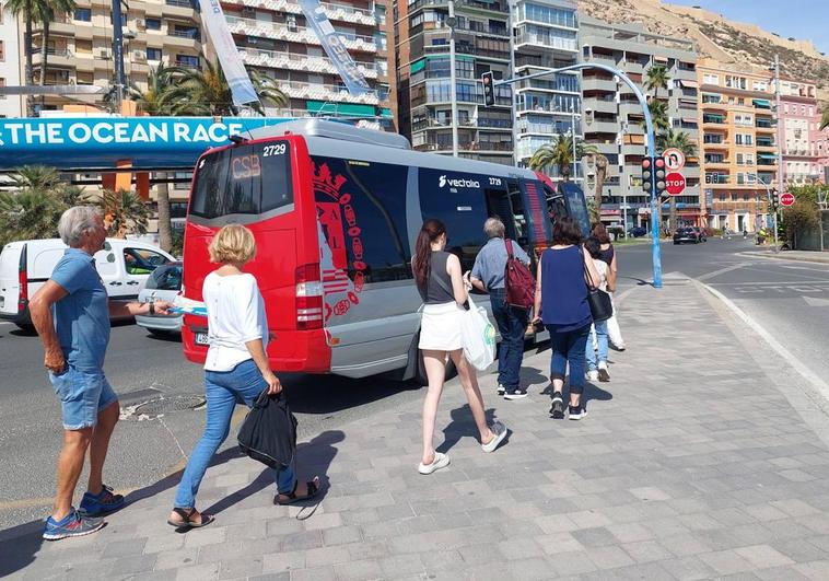 Alicante dobla la cifra de usuarios de la lanzadera al castillo tras ampliar su recorrido