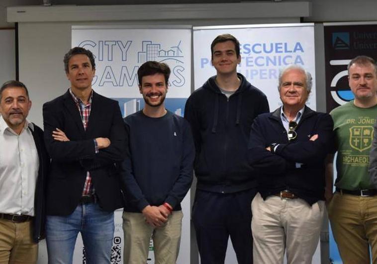 Dos estudiantes de la Universidad de Alicante reciben los premios del concurso 'City Gamers'