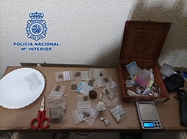 Material incautado por la policía.
