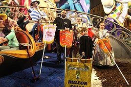 Representantes de las fallas premiadas.