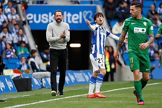 Machín durante la derrota de su equipo en Anoeta este domingo.