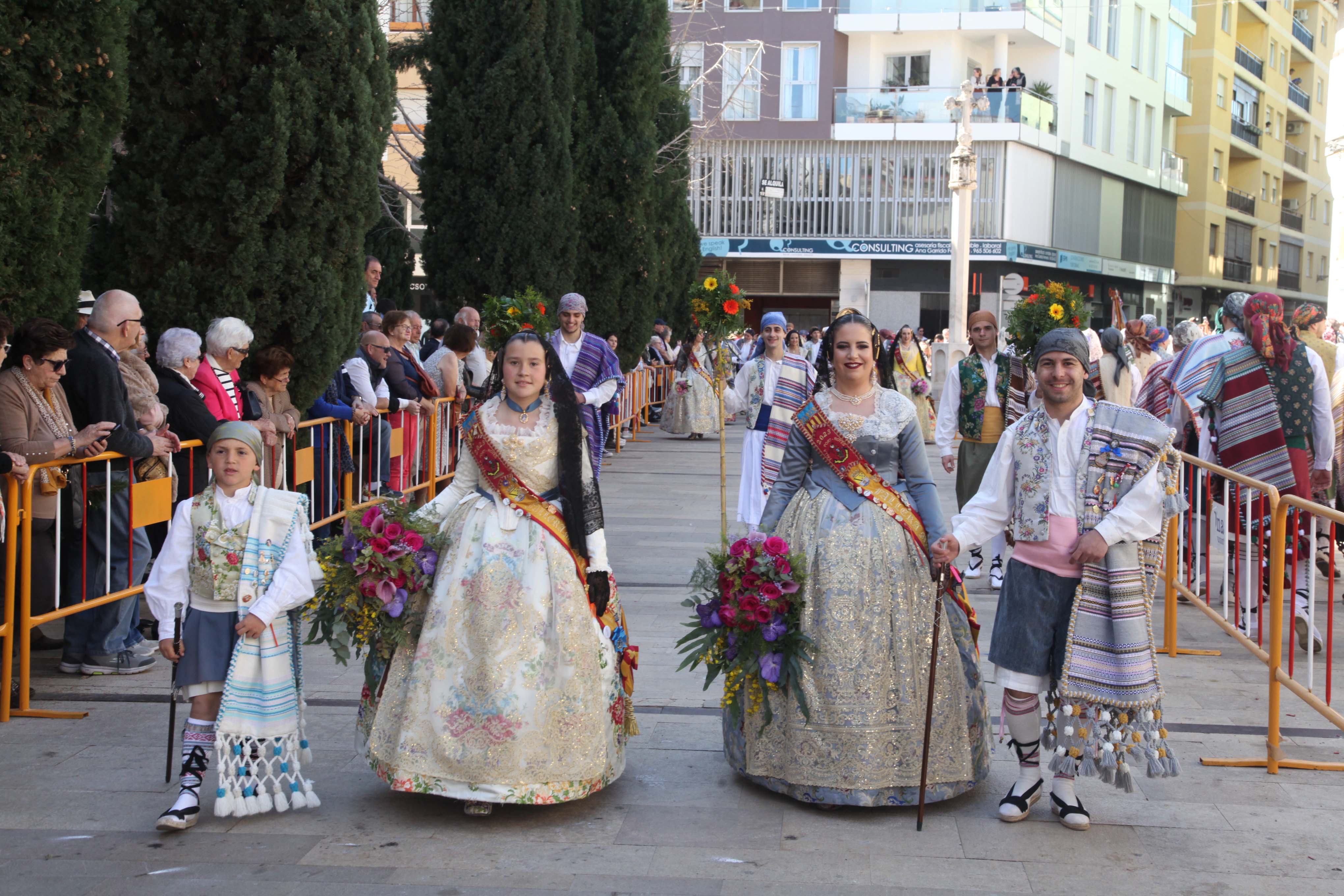 Las Fallas de Dénia se rinden ante la Mare de Déu dels Desamparats