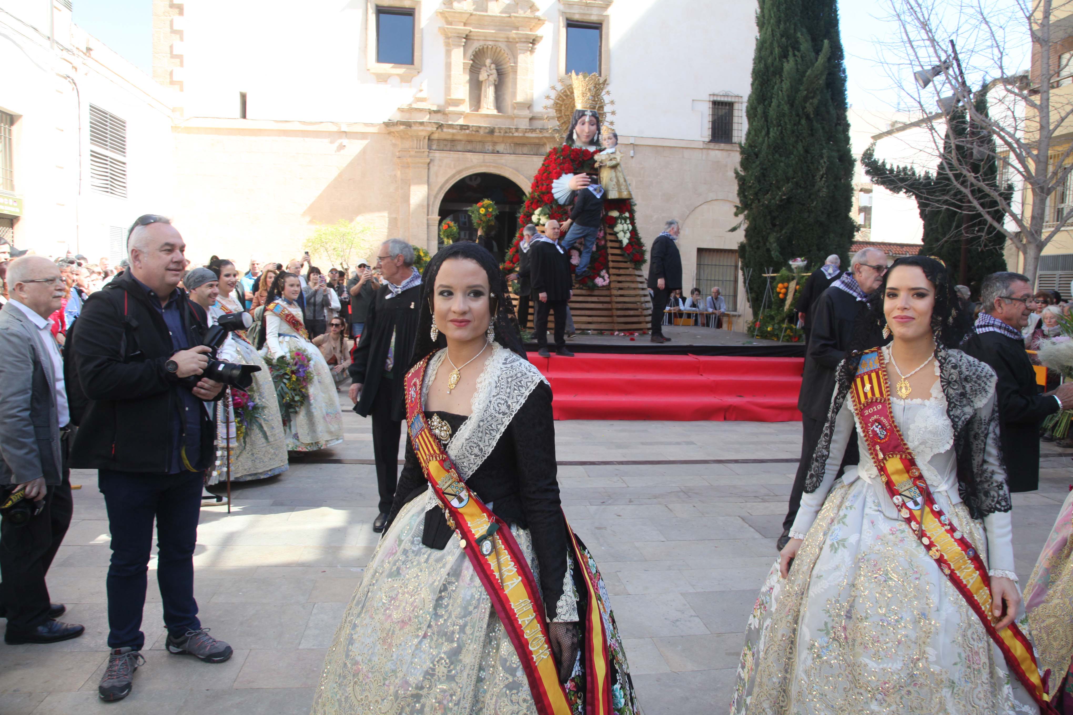 Las Fallas de Dénia se rinden ante la Mare de Déu dels Desamparats