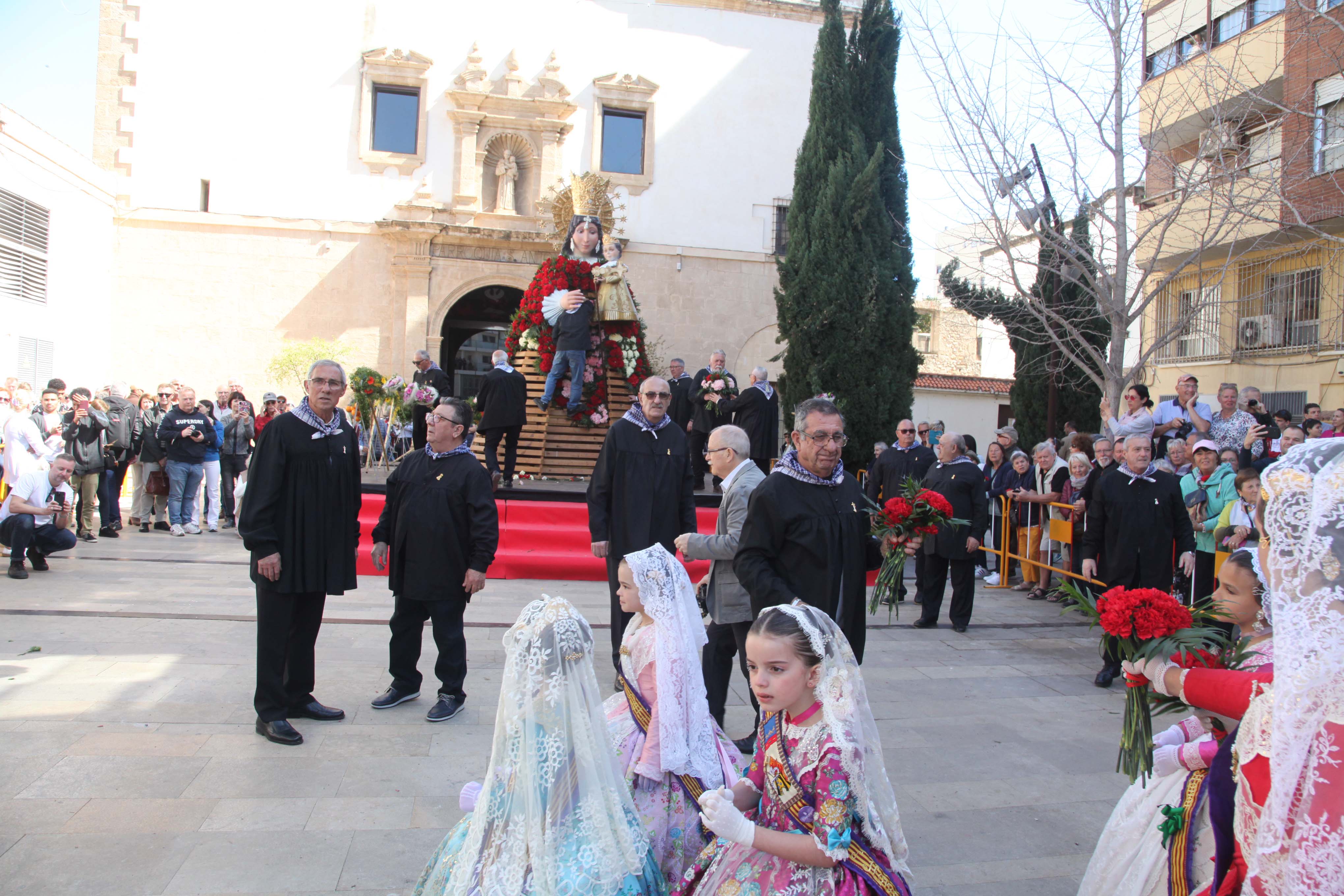 Las Fallas de Dénia se rinden ante la Mare de Déu dels Desamparats