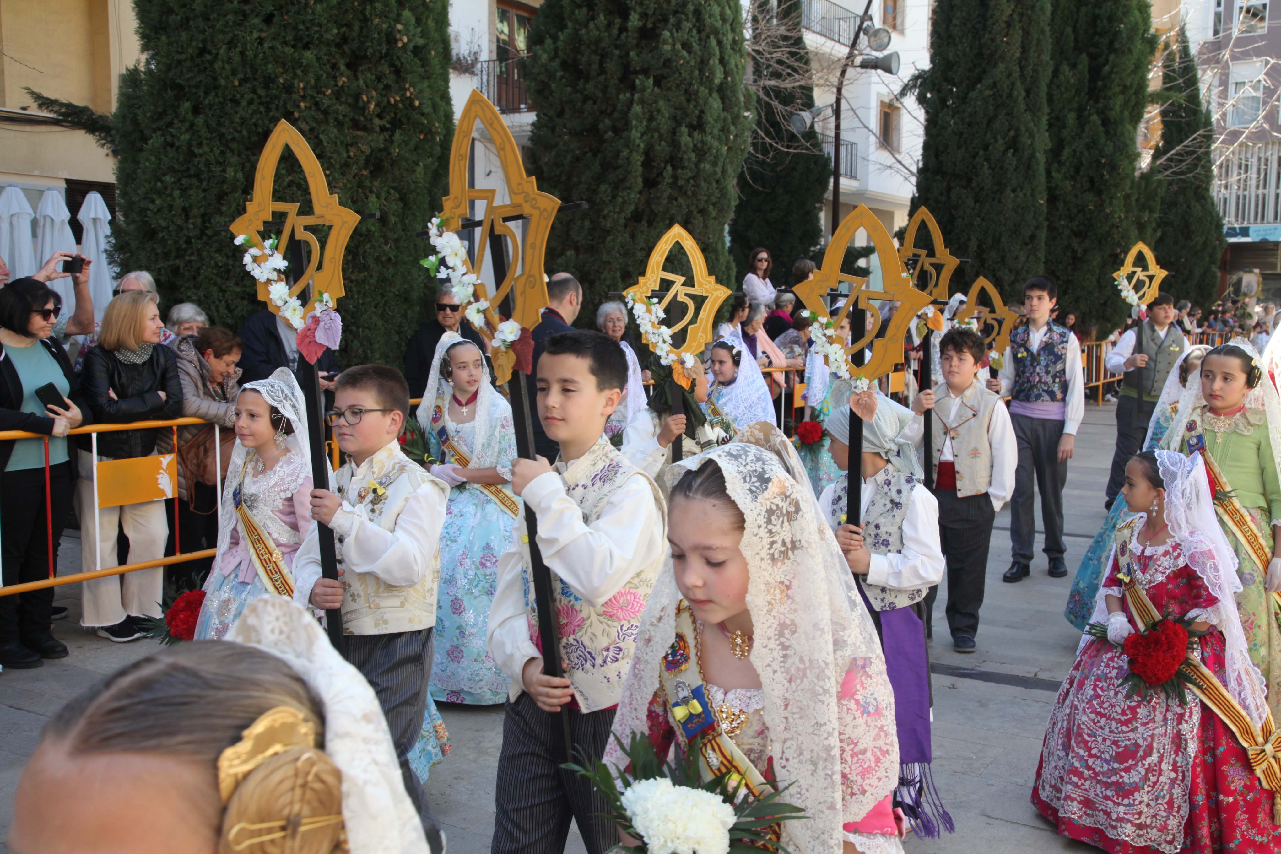 Las Fallas de Dénia se rinden ante la Mare de Déu dels Desamparats