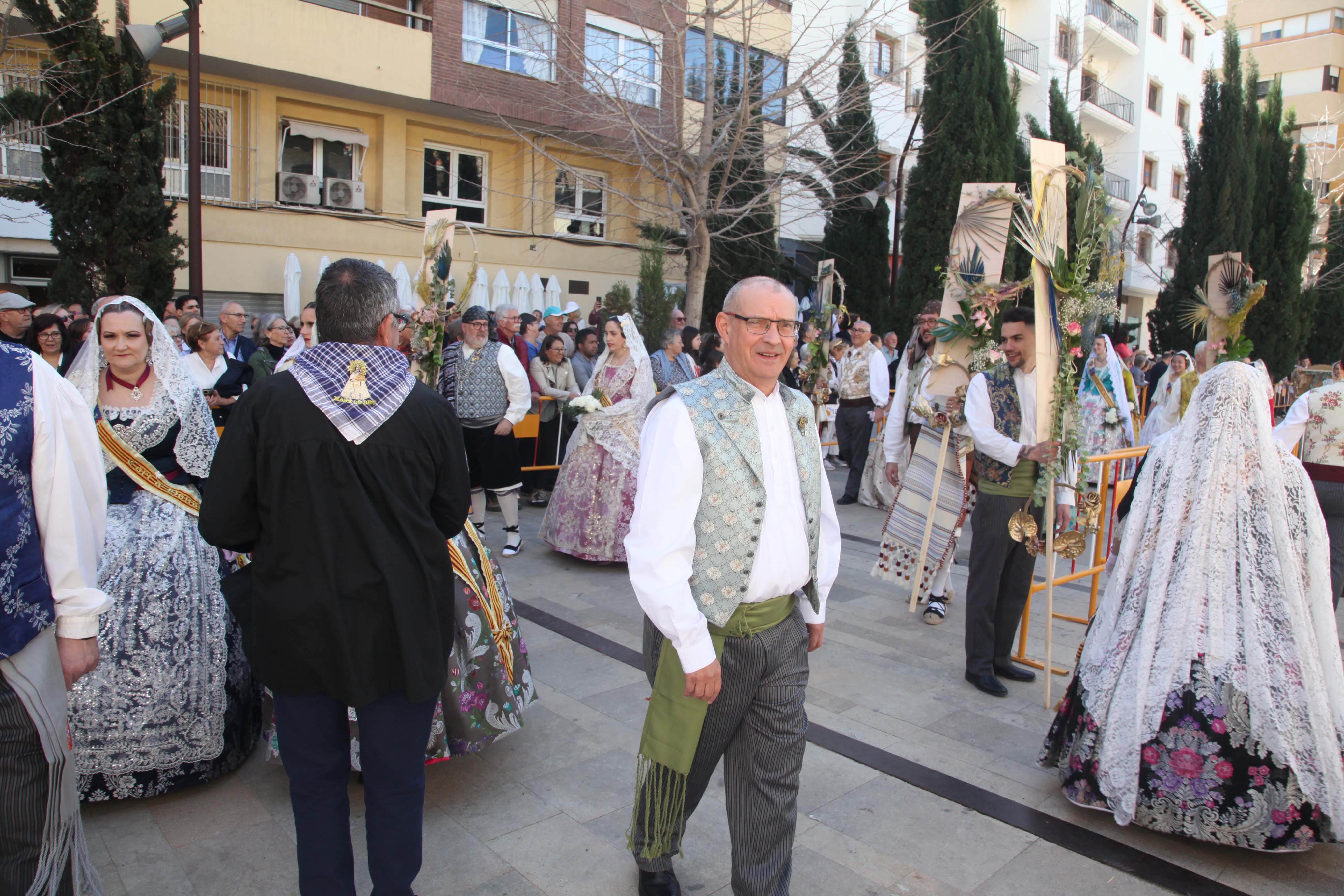 Las Fallas de Dénia se rinden ante la Mare de Déu dels Desamparats