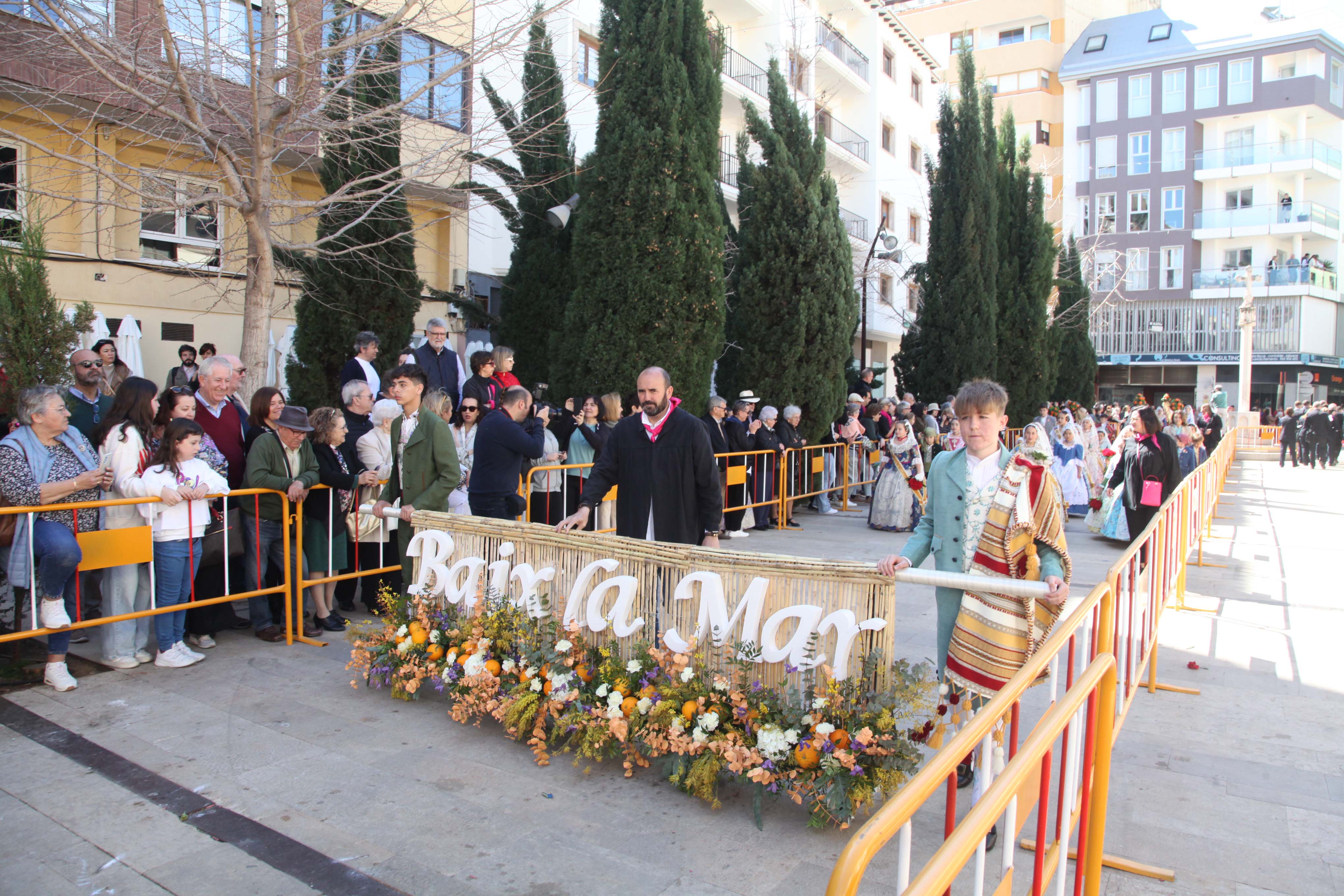 Las Fallas de Dénia se rinden ante la Mare de Déu dels Desamparats