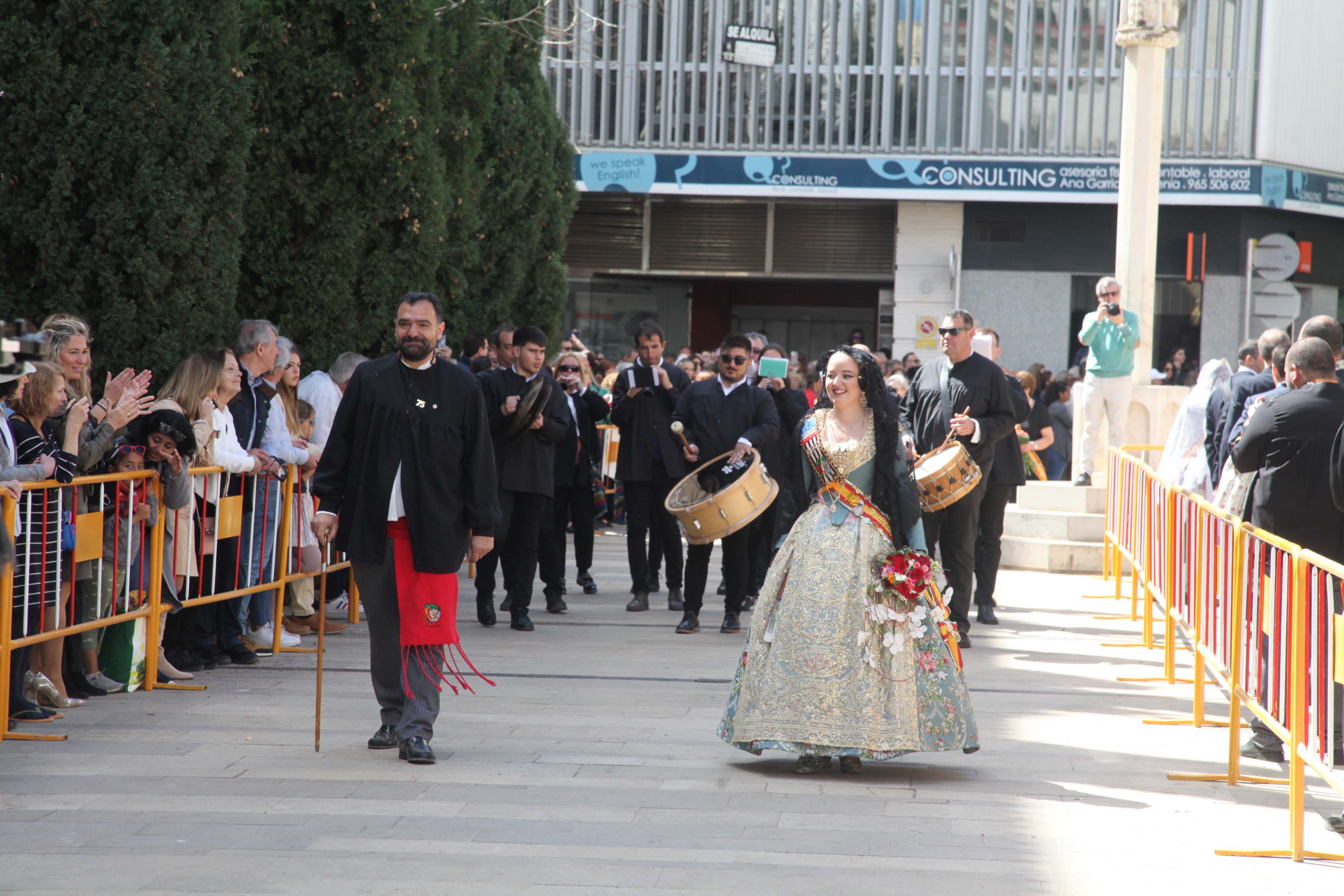 Las Fallas de Dénia se rinden ante la Mare de Déu dels Desamparats