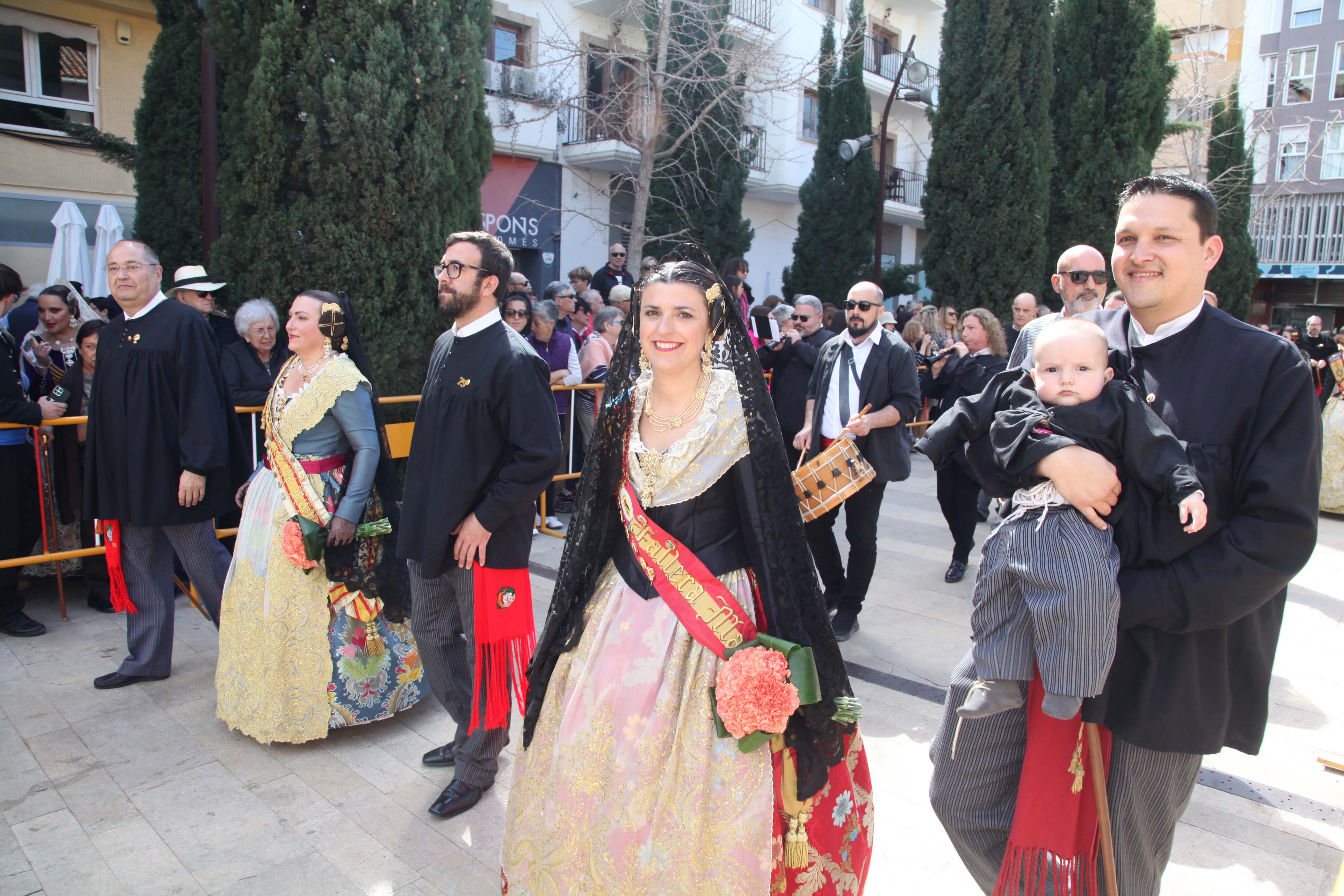 Las Fallas de Dénia se rinden ante la Mare de Déu dels Desamparats