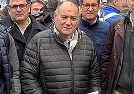 Luis Vicente Mateo, alcalde de Benferri, con otros cargos socialistas.
