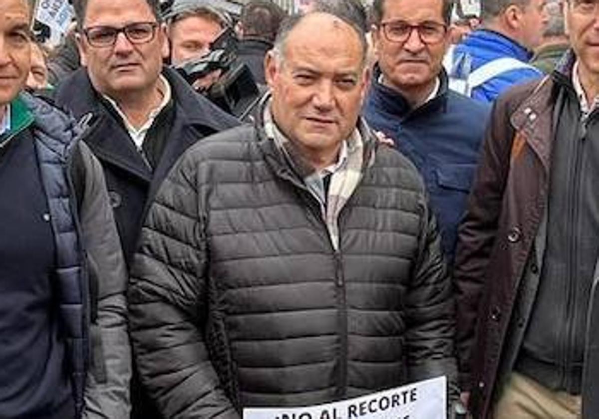 Luis Vicente Mateo, alcalde de Benferri, con otros cargos socialistas.