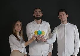 Los graduados en biotecnología por la UMH Luis Chimeno, Pilar Granado y Pablo Sosa