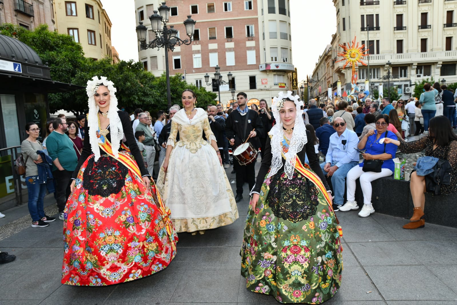 Las belleas promocionana Alicante en el corazón de Córdoba