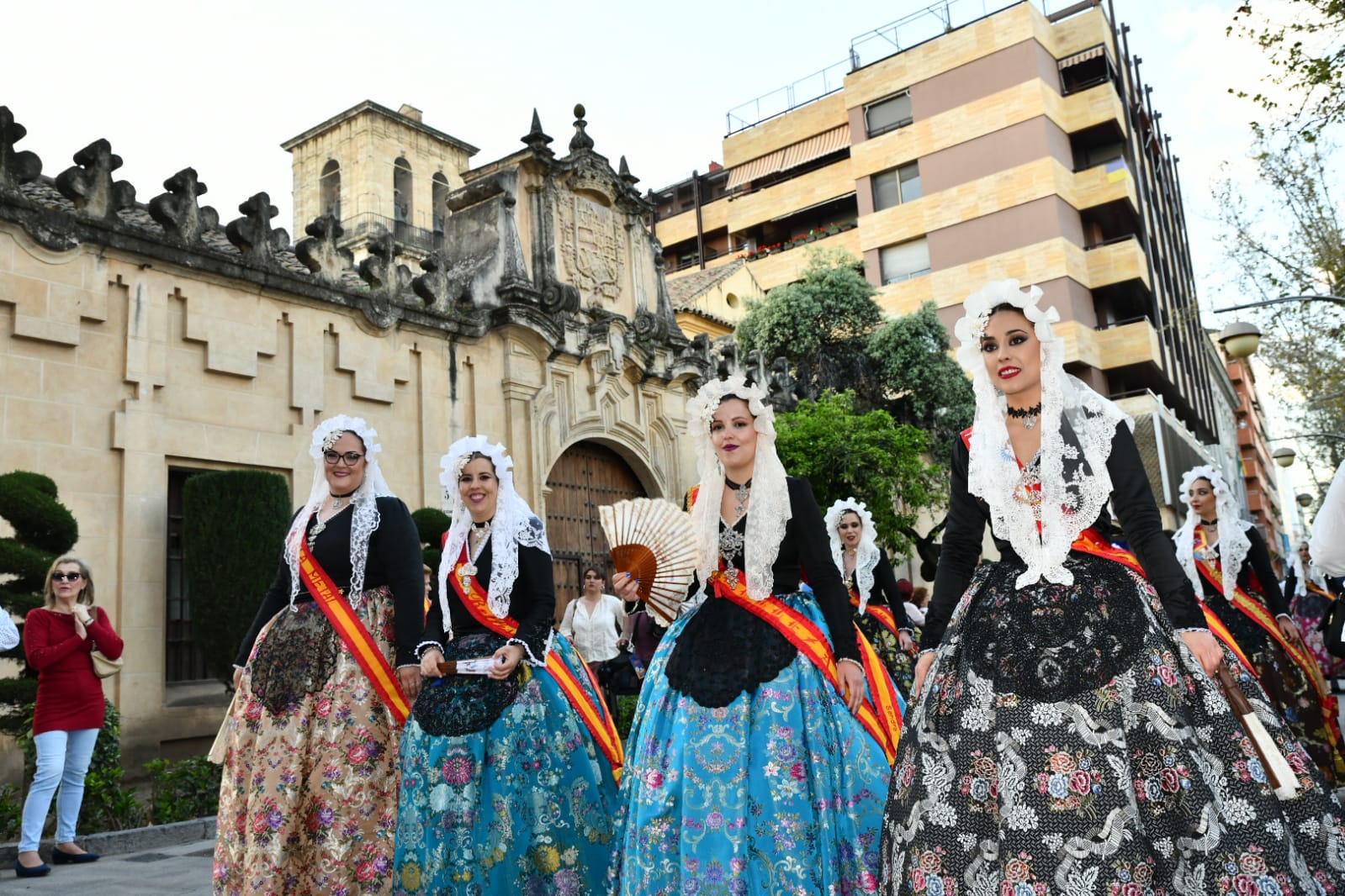 Las belleas promocionana Alicante en el corazón de Córdoba