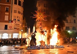 Cremà de las Hogueras de San Juan en Córdoba.