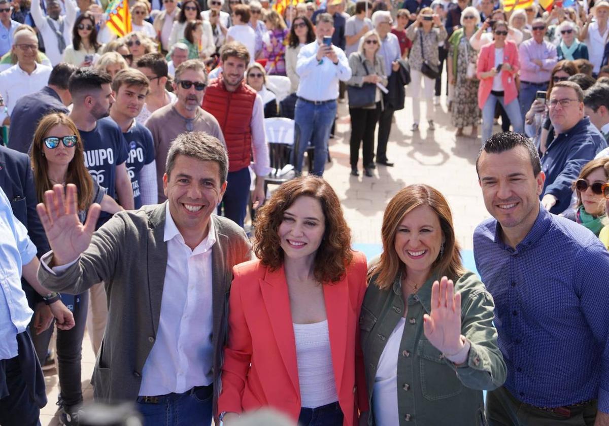 Carlos Mazón, Isabel Díaz Ayuso, María José Catalá y Vicente Mompó, este domingo en Valencia.