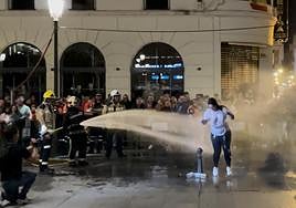 La banyà de las Hogueras de Alicante también llega a Córdoba.