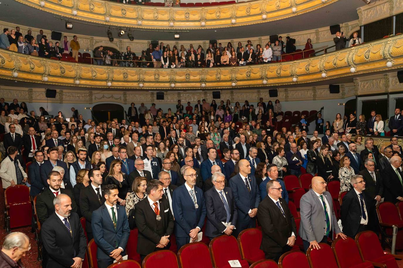 El emotivo pregón de María Asunción Berbegal pone en pie al Gran Teatro