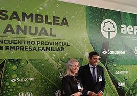 La presidenta de AEFA, Maite Antón, junto con el presidente de la Diputación de Alicante, Carlos Mazón.